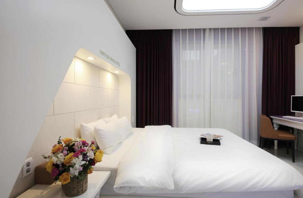 Urban Stay Hotel Gwangju Metropolitan City Bagian luar foto